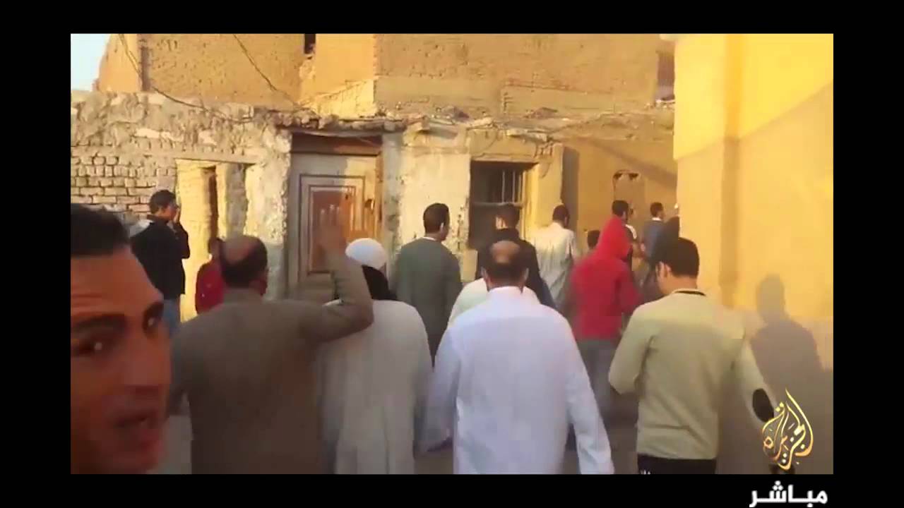 #شاهد .. اشتباكات بين شباب قرية المنصورية بالجيزة  و الشرطة  بعد اقتحام قوات الامن القرية