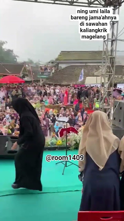 Ning Umi Laila with her congregation in the rice fields. #shorts #ningumilaila #viral