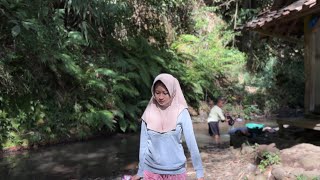 Download Lagu MENGEMBIRAKAH...!!! HIDUP YANG LEBIH BAIK || GADIS YATIM PEDESAAN || PETUALANGAN ALAM DESAKU MP3 Download Lagu MENGEMBIRAKAH...!!! HIDUP YANG LEBIH BAIK || GADIS YATIM PEDESAAN || PETUALANGAN ALAM DESAKU MP3