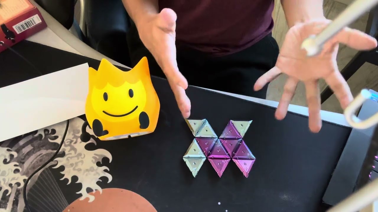 Обновление для театра TPOT 20, ПОКА Кэри играет с треугольными игрушками!