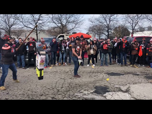 browns fans swing football helmet at mason rudolph pinata Browns fans hit Mason Rudolph piñata with Steelers helmet in Muni Lot