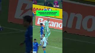 Weverton defende e salva o Grêmio no chute de Matheus Pereira🧤#BrasileirãoNaRECORD #DesimpedidosNoR7