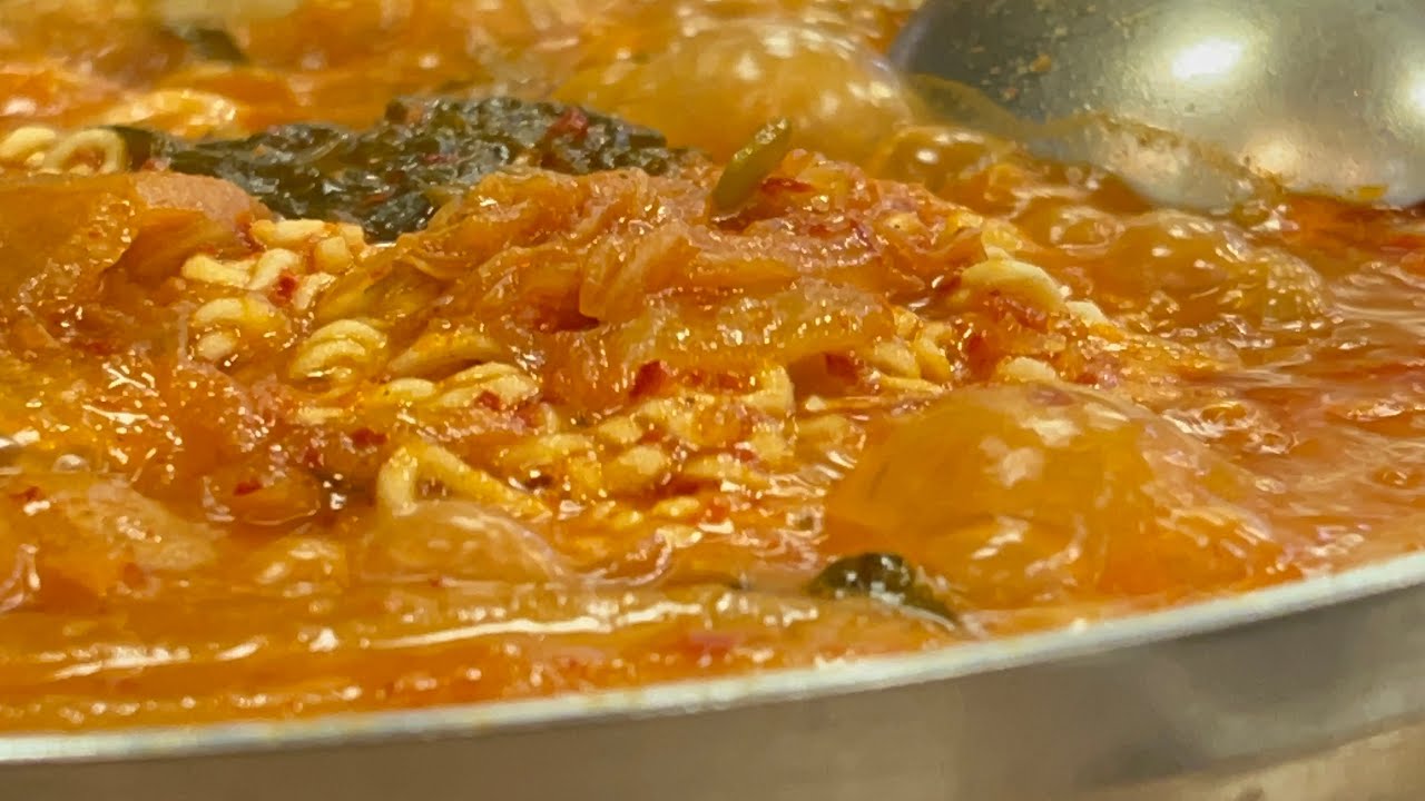 한국인의 밥상 | 돼지 김치찌개 계란말이 라면사리 추가하면 국물이 쫄아요~*^^* - YouTube