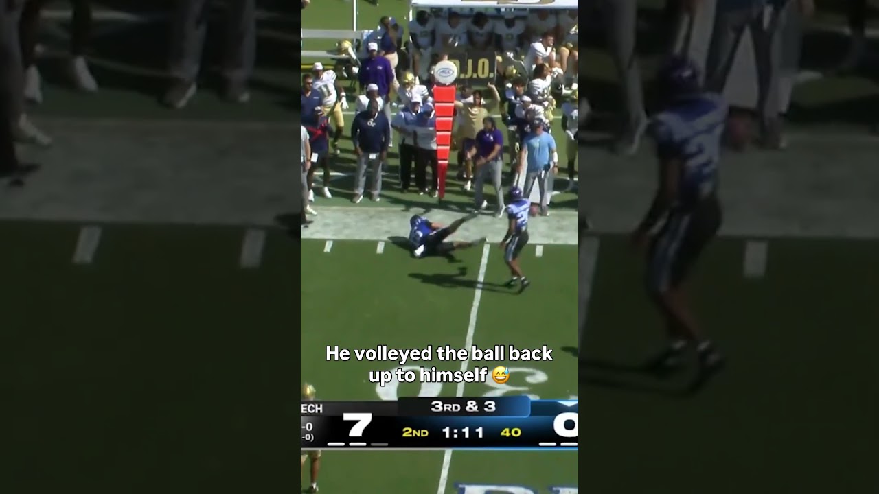 How did he pull that off?! 🫨 #dukebluedevils #accfootball #collegefootball