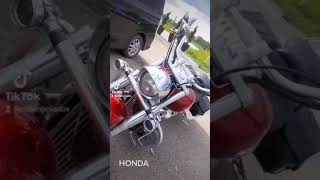 РЫЧАЩИЙ Байк Honda