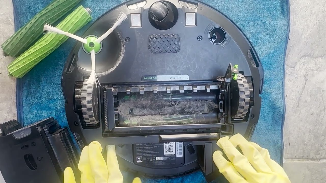 Como LIMPAR e HIGIENIZAR o Robô Aspirador iRobot Roomba J7! Dica