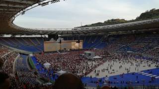 Half The World Away Live At Olympic Stadium - Rome (July 15)