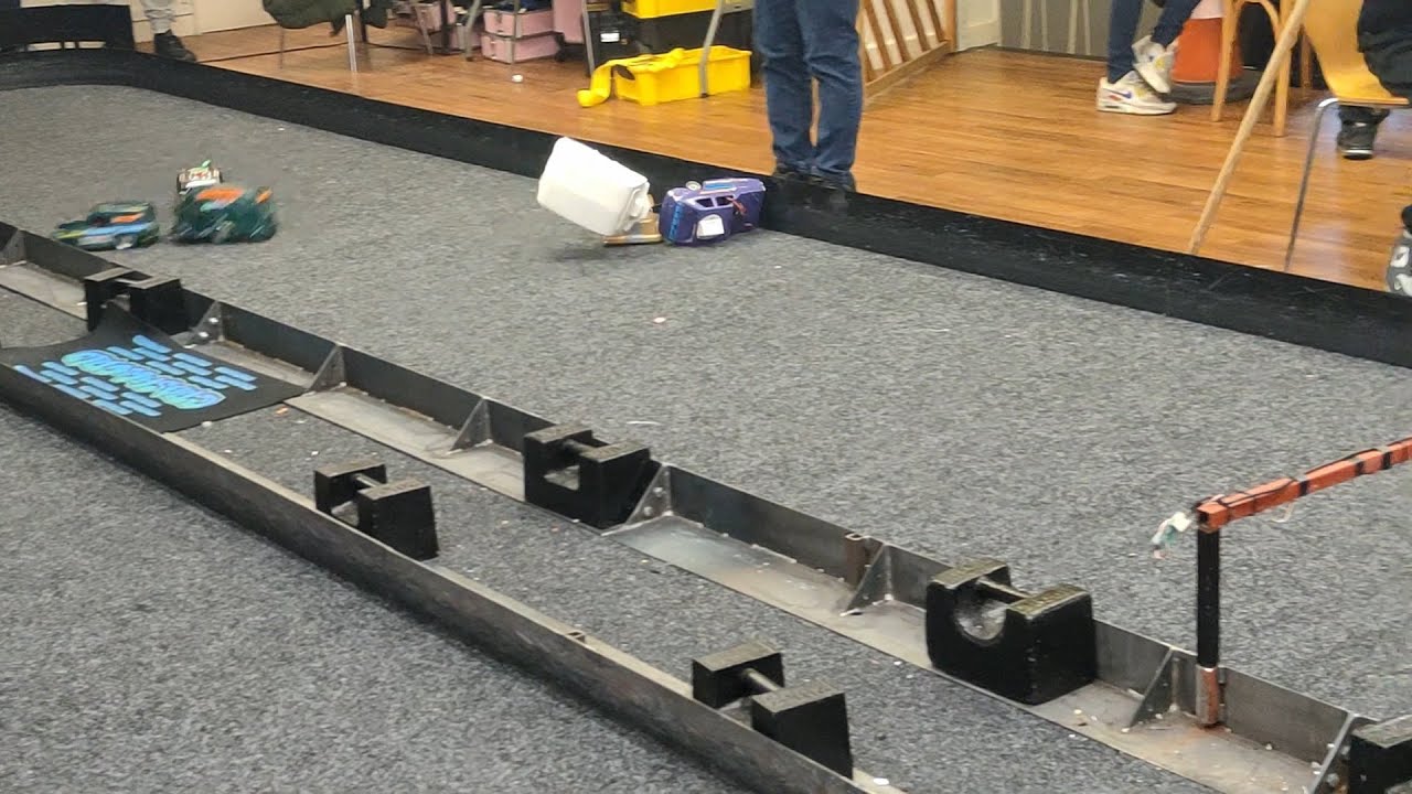 Crashworld Rc Raceway. Caravan Carnage 25. 3 Wheelers Robin Reliant   Heat 3. 28th December 2025