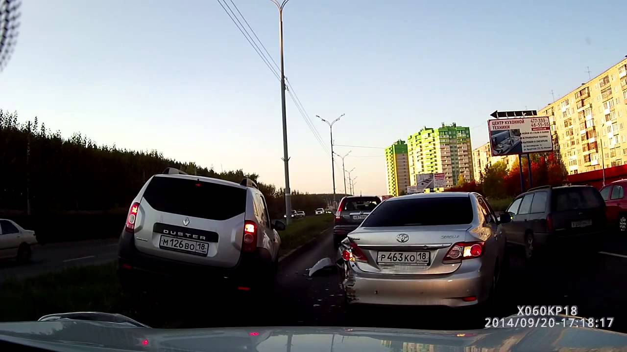 22.09.2014 Момент ДТП на ул. 40 лет Победы, Тойота Королла vs. Рено ...