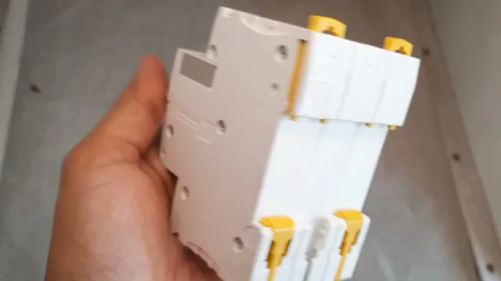 MCB Schneider Type iC60N 3P 4A