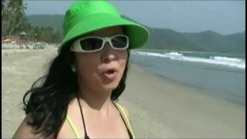 Dulce María León   Voltea Pa´ Que Te Enamores. Vídeo Oficial