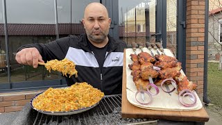 Glutton at the stake and juicy chicken skewers