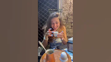 תשלחו לחבר הצגה הזה שתמיד מתנהג ככה אתם יודעים מי הוא 