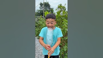 Cậu bé tốt bụng gọi anh trai bằng một cách hài hước p2 #shorts​