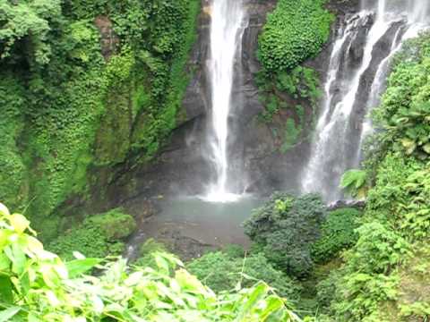 водопад Мундук (Бали, Индонезия)