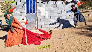 Download Lagu جشنمحبتThe husband even agreed to give the house to his first wife for his second wife's convenience MP3