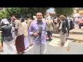 الحوثيون يحتشدون في شارع المطار