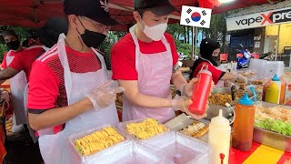 Korean works as Roti John chef at Bazaar Ramadan!