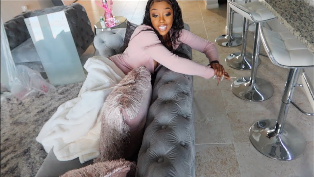 WALKING AROUND WITH THAT THANG ON ME... **FUNNY REACTION**