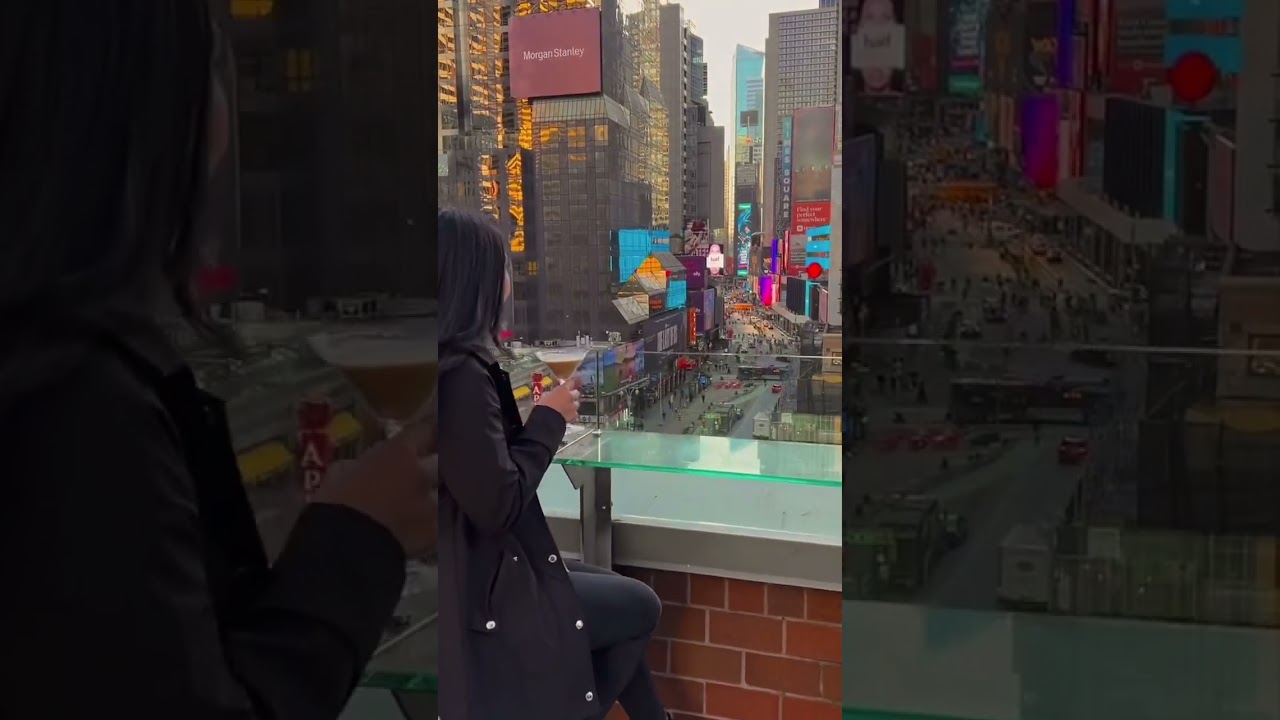 "Cocktails & City Views: NYC Rooftop Experience 🍸🌆"