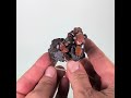 Vidéo: Vanadinite, goethite, Taouz, Maroc, 136 grammes