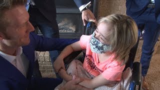 Girl with serious illness moved to tears when her favorite singers Gentri show up at her house