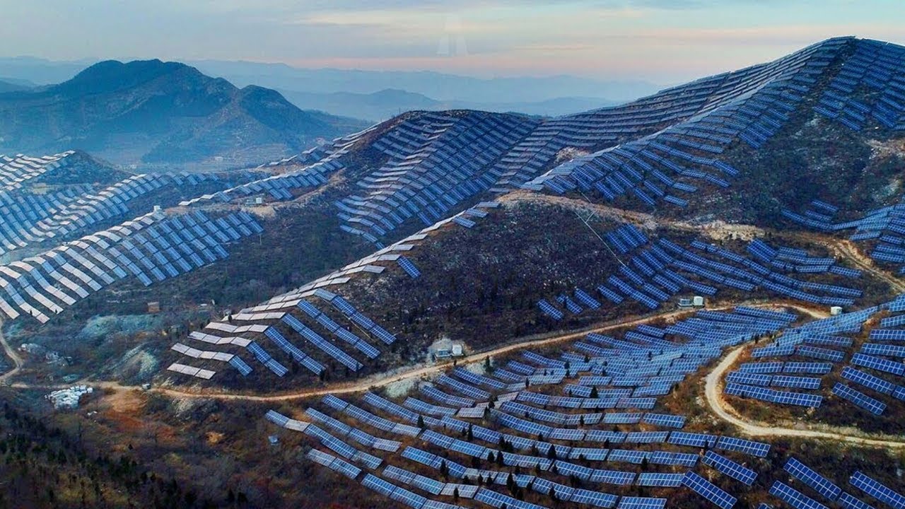 Come Funziona la Centrale Solare più Grande del Mondo — Transcript