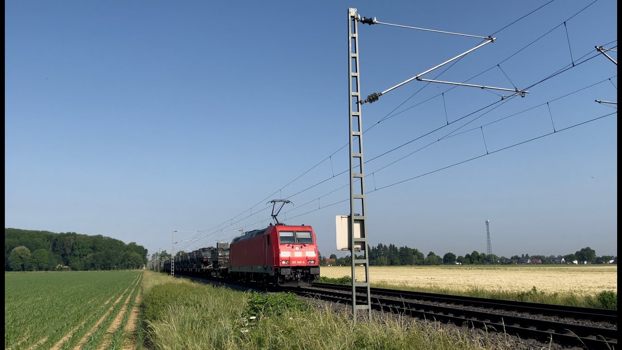 DB Cargo AG mit 185 368-8 zieht einen Militärzug