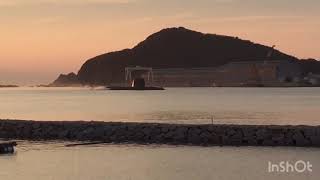 夕暮れの海上自衛隊潜水艦