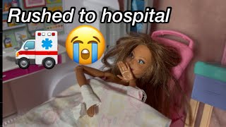 Barbie Dolls- She fell down the stairs and is rushed to hospital! - 9 year old saves her mum 💖