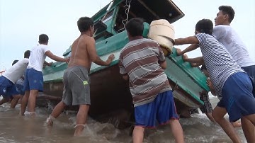 Lữ đoàn 127 kịp thời cứu kéo tàu cá Kiên Giang mắc cạn