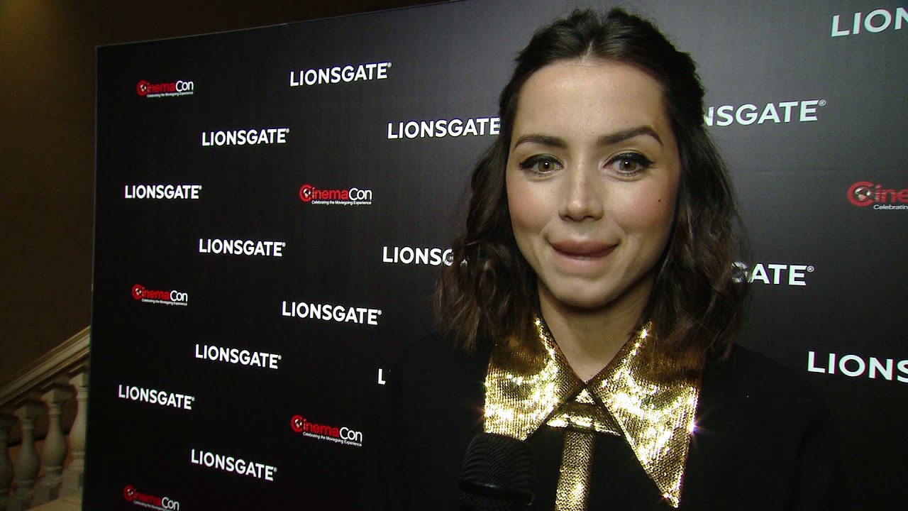 Cinemacon 2019 - Lionsgate - Knives Out - Itw Ana de Armas (official video)