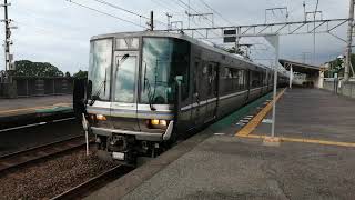 誤幕の223系北小松発車