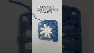 Check out my tutorial to make this beautiful Snowflake Granny Square #crochet #grannysquare #häkeln