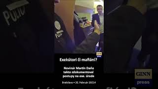 Exekútori alebo mafiáni? Pri nakrúcaní reportáže chceli novinárovi odobrať techniku #md16x42 image