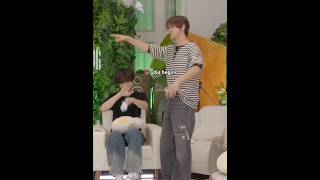 kompak banget semuanya ngeledekin jisung 🤣 lagian kebukanya kebuka bgt #jisung #nctdream