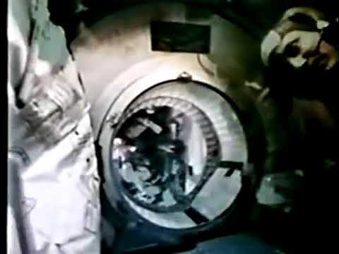 Missão Espacial O primeiro aperto de mão internacional no espaço