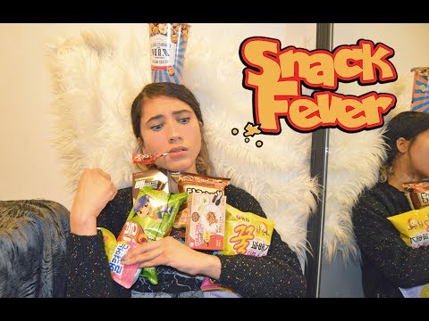 LATINA TRYING KOREAN SNACKS! || SnackFever Unboxing