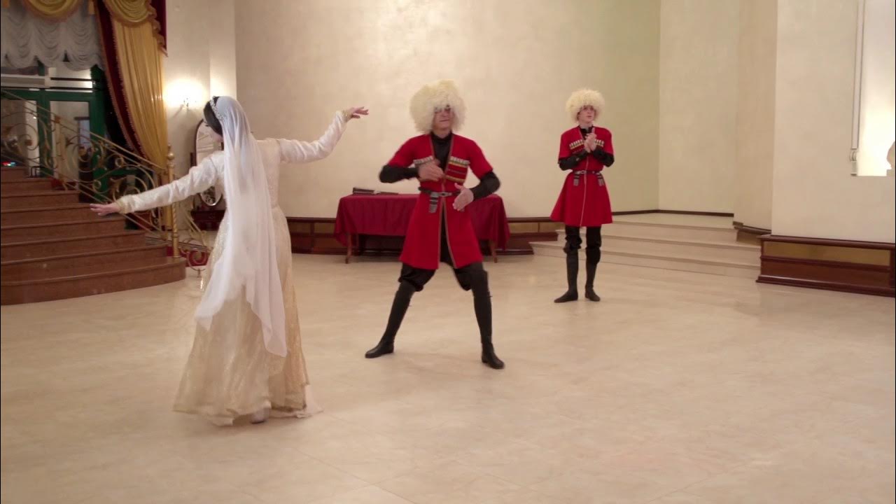 Шалахо армянский танец. Армянский танец шалахо костюм. Шалахо танец. Весёлый танец армян. Танцор лезгинки.