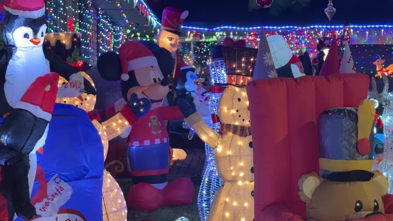 Mountain Home Christmas house draws visitors with Mickey Mouse