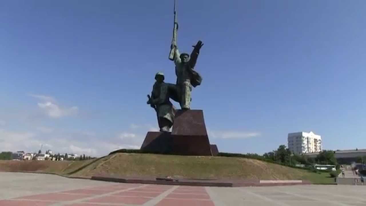 Памятник солдату и матросу в Севастополе - YouTube
