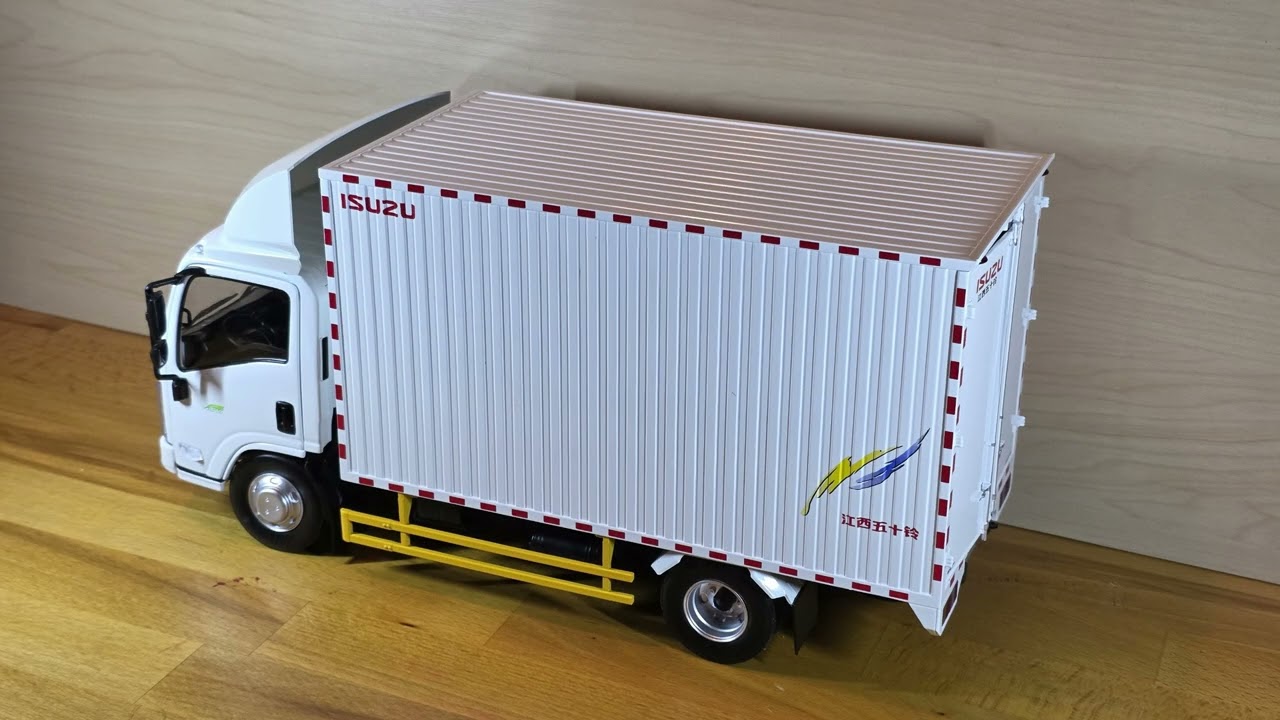1/18 Isuzu Elf ES2. It is an OEM model and is released by China