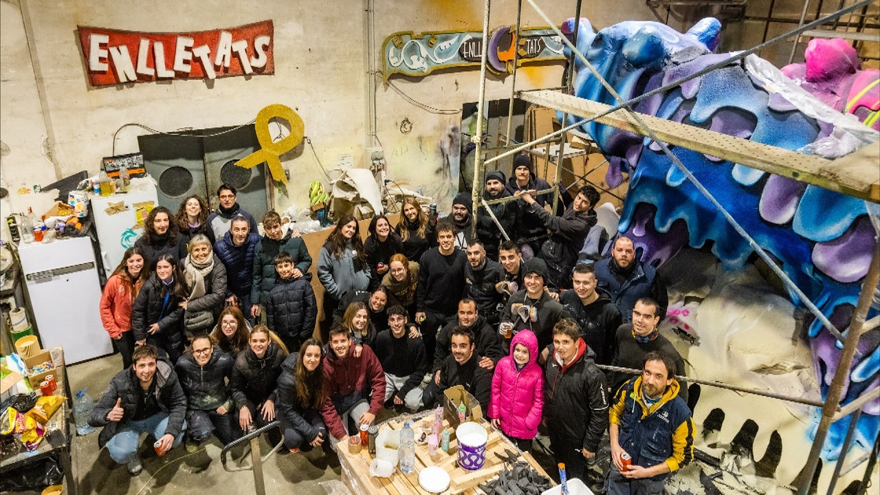 L’altra nau de carrossaires: Els Enlletats de Sant Vicenç fan la vintena rua