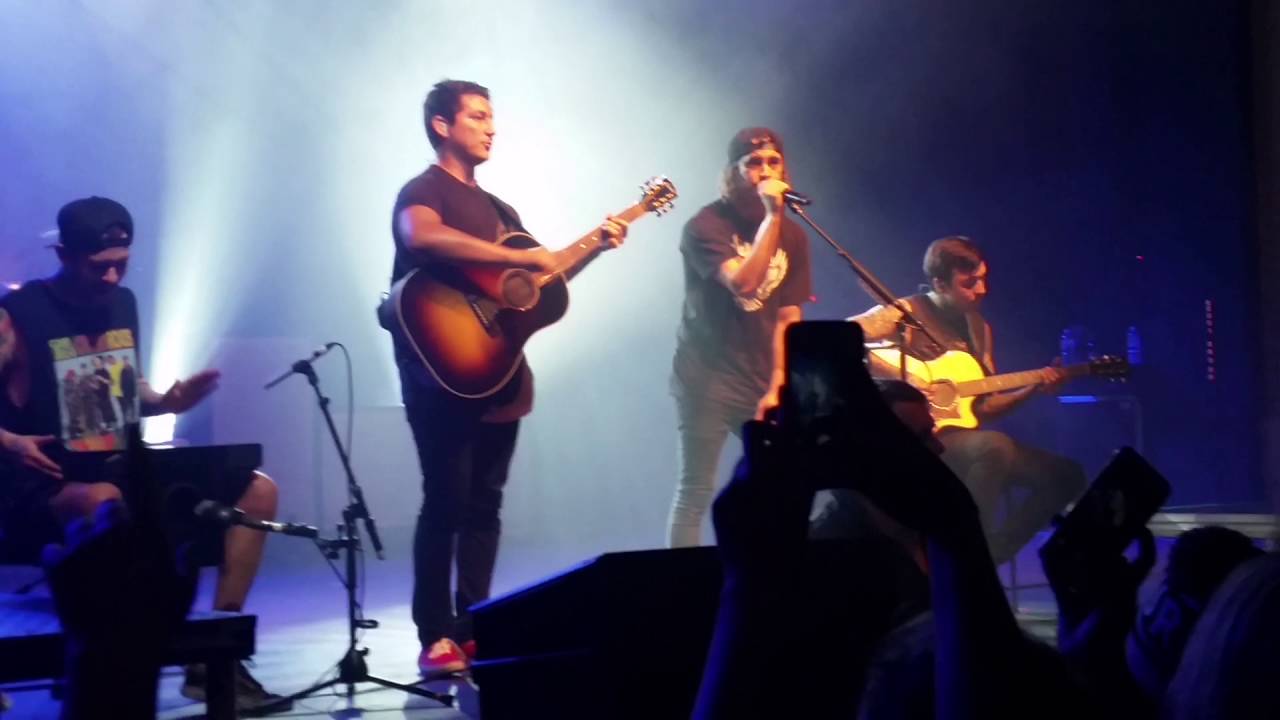 Pierce The Veil Kissing In Cars (180816) Adelaide YouTube