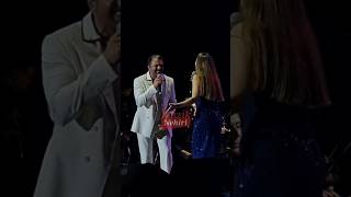 Emre Altuğ & İpek Açar Düeti Resimi