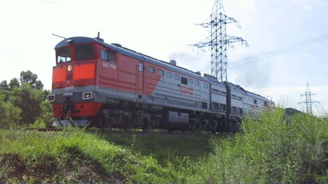 Тепловоз 2ТЭ10М-0895 со сборным грузовым составом