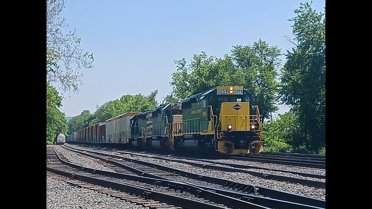 5/31/2023 NRFF departing North Reading yard with SD402 3059 leading