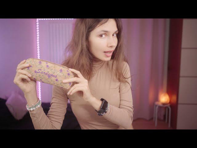 ASMR | What's in my Bag? | Tapping Scratching & Brushing ✨😊