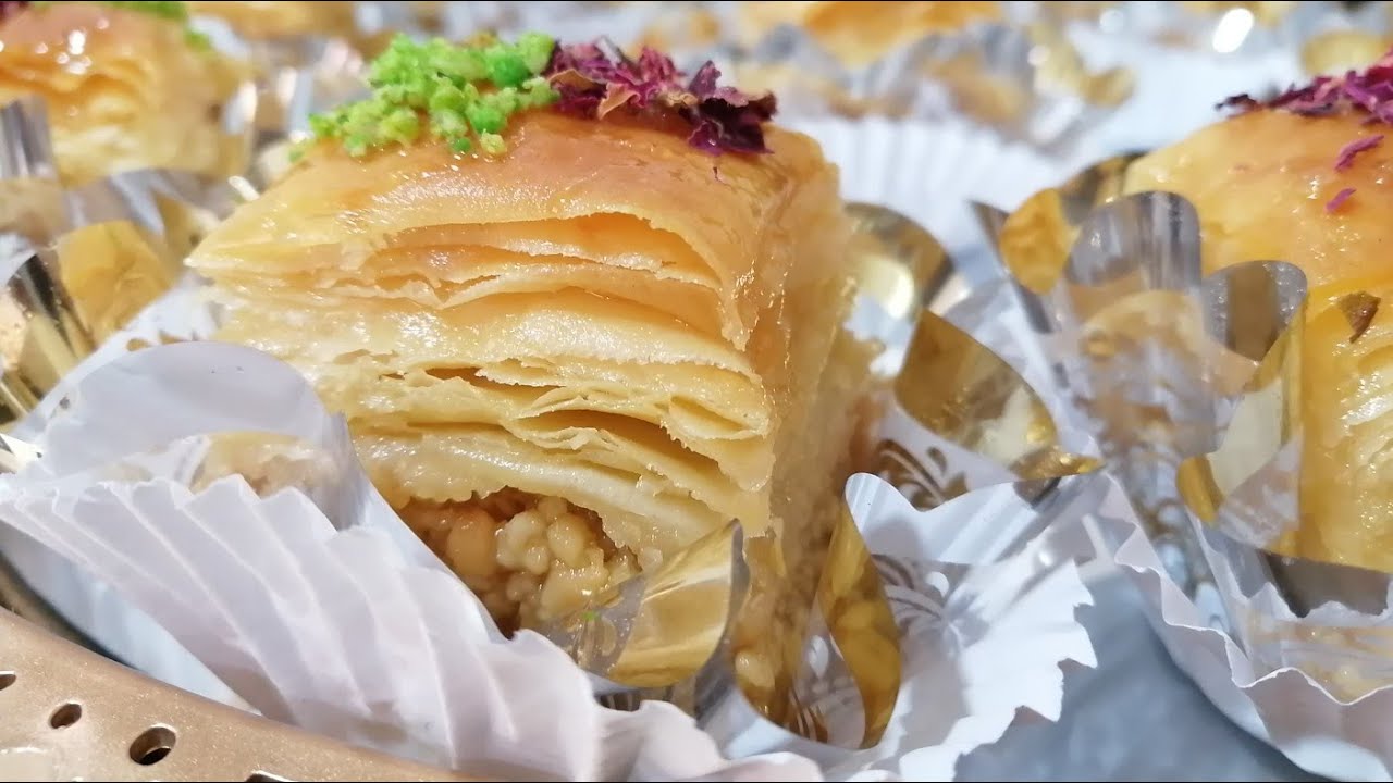 بقلاوة بالياغورت و خمارة و البيض هشة و مقرمشة بنة هببببباااال 