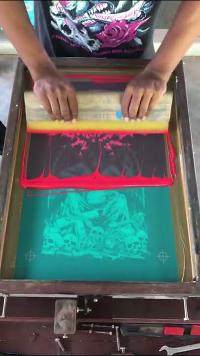 Screen Printing Halftones. #screenprint #screenprinting #shorts